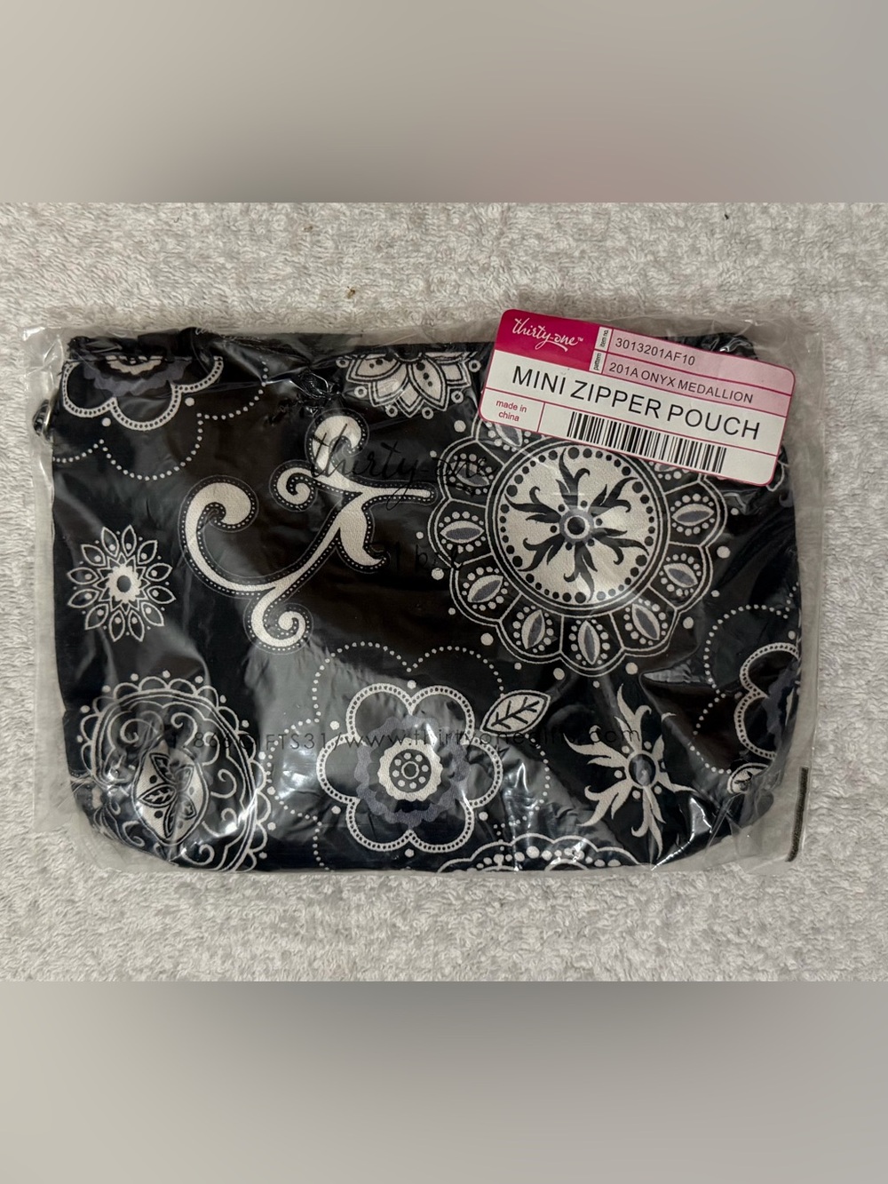 NWT thirty-one Onyx Medallion Mini Zipper Pouch 3013201AF10 RETIRED Deadstock